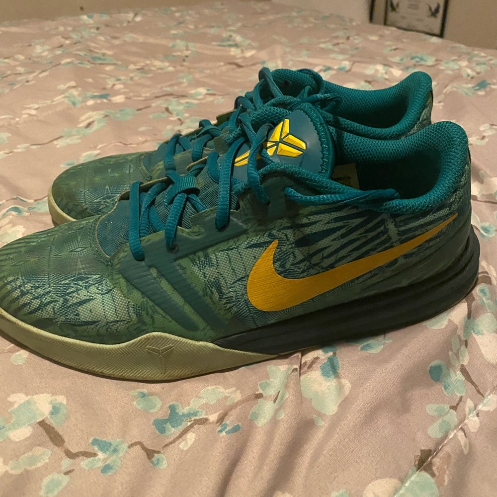 Kobe 8s